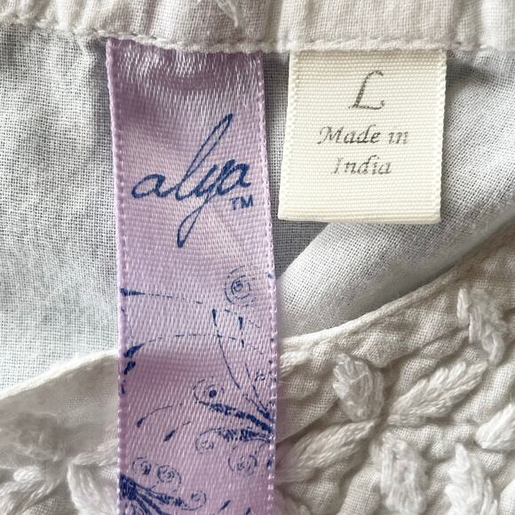 Alya White Tone-on-Tone Embroidered Summer Blouse LARGE Boho Cottagecore - Picture 8 of 8